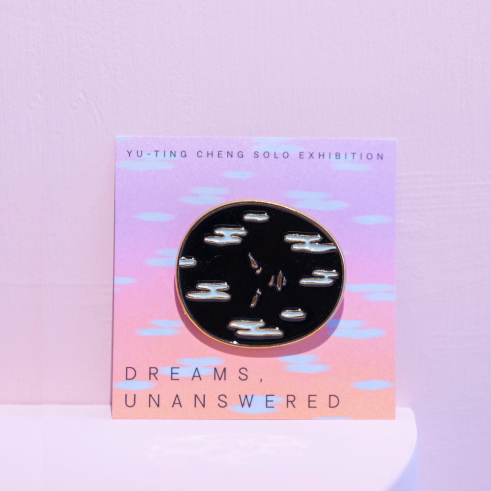 "Dreams, unanswered" enamel pin 限定別針